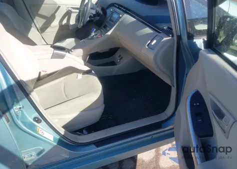 2014 Toyota Prius Three z USA, uszkodzony, nr VIN JTDKN3DU4E1773869